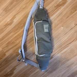 Humble-bee Nursing Sling